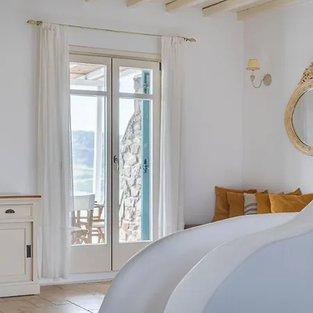 Hola Mykonos * カラファティス